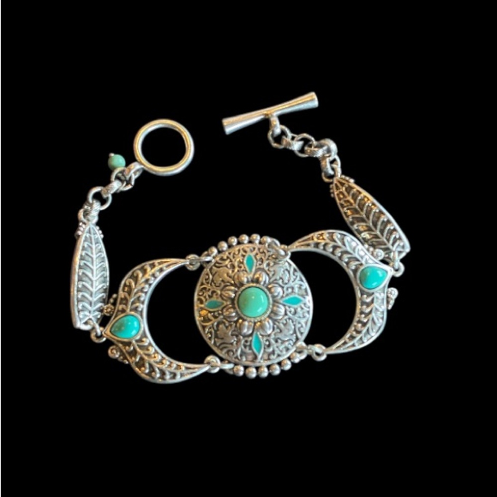 Elegant Silver and Turquoise Bracelet